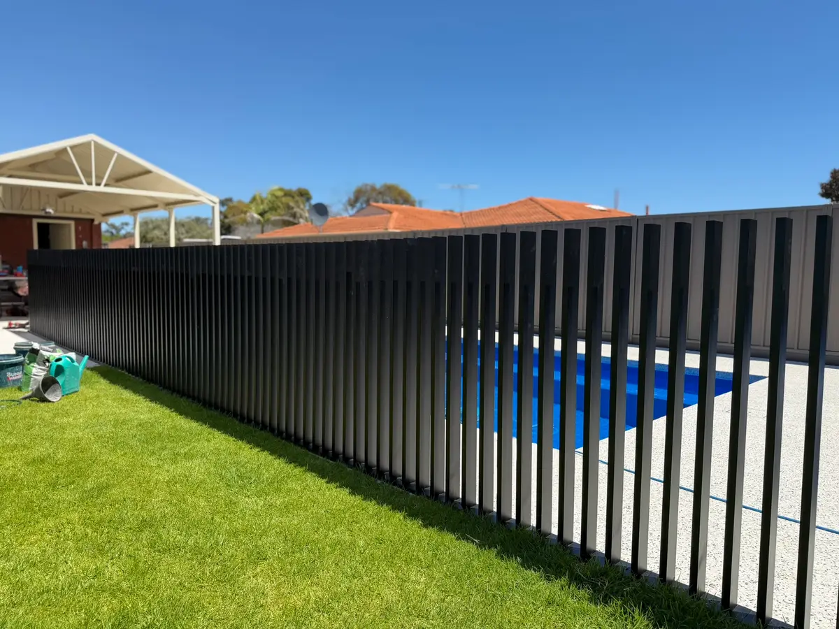 TrueBatten fence in Textura Black